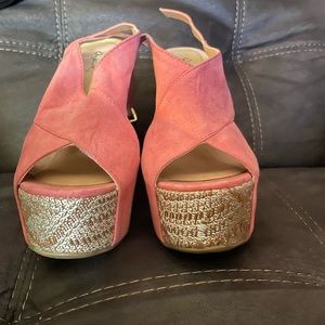 Size 9 Quipid coral wedge